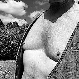 Navel_Guy