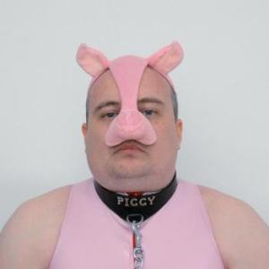 humiliatepiggy