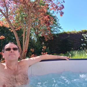 Sensations Hot Tub Munch