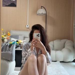 Selina-4039