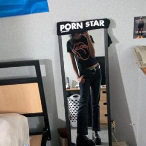 friskyfemme12_