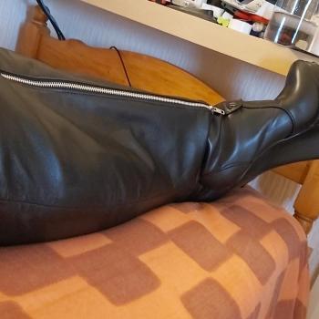 MrLeatherCrotchBoots